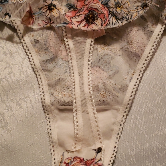 Victoria secret woman - Picture 8 of 8